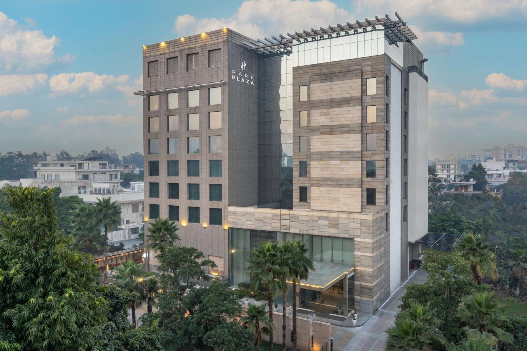Hotel Park Plaza Faridabad Esterno foto