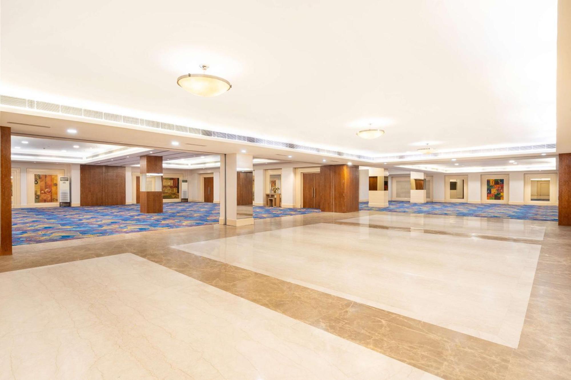 Hotel Park Plaza Faridabad Esterno foto