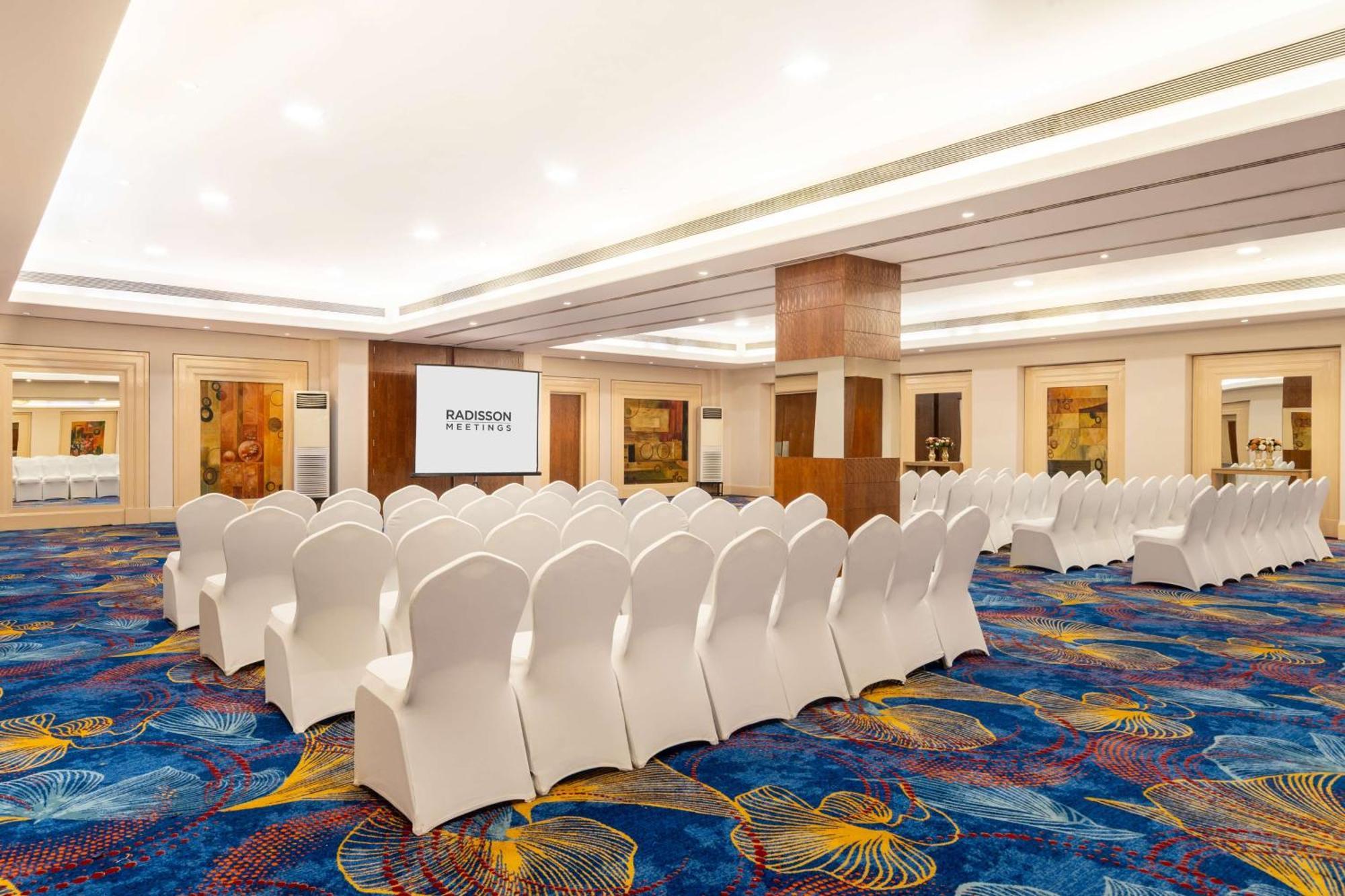 Hotel Park Plaza Faridabad Esterno foto